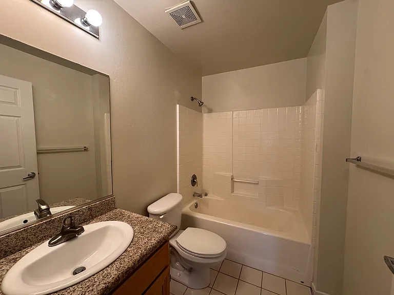 600 Hosking Ave (Golden Valley Luxury Apartments) — Photo 15