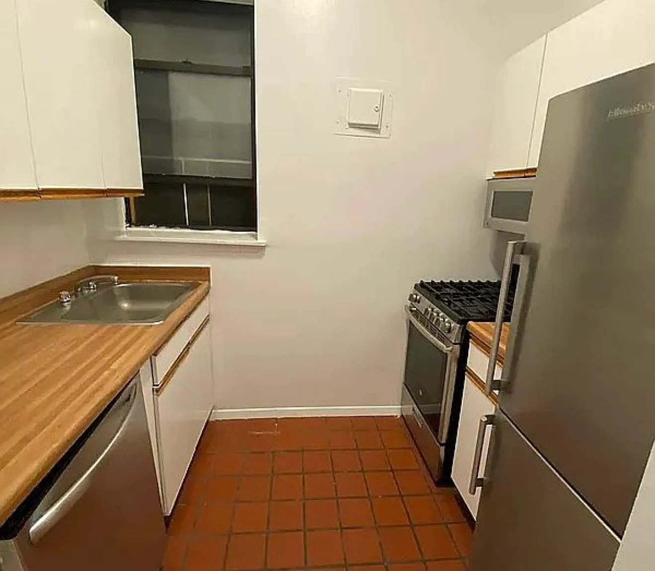 415 West 52nd Street — Photo 4