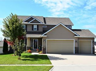2430 SE Stone Prairie Dr, Waukee, IA 50263