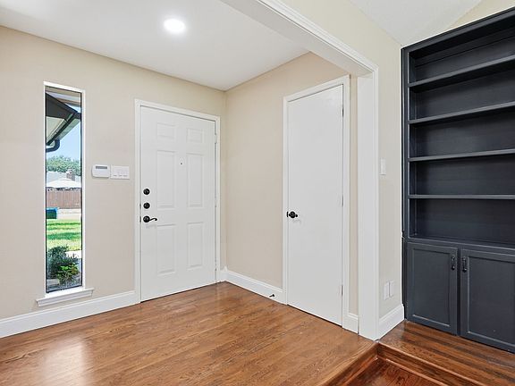 5th image of 306 Dove Creek Trl