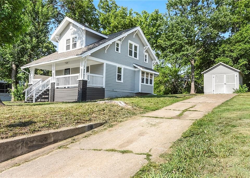 1st image of 3055 N 33rd St