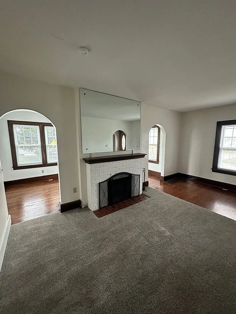 Three bedroom single-family home — Photo 4