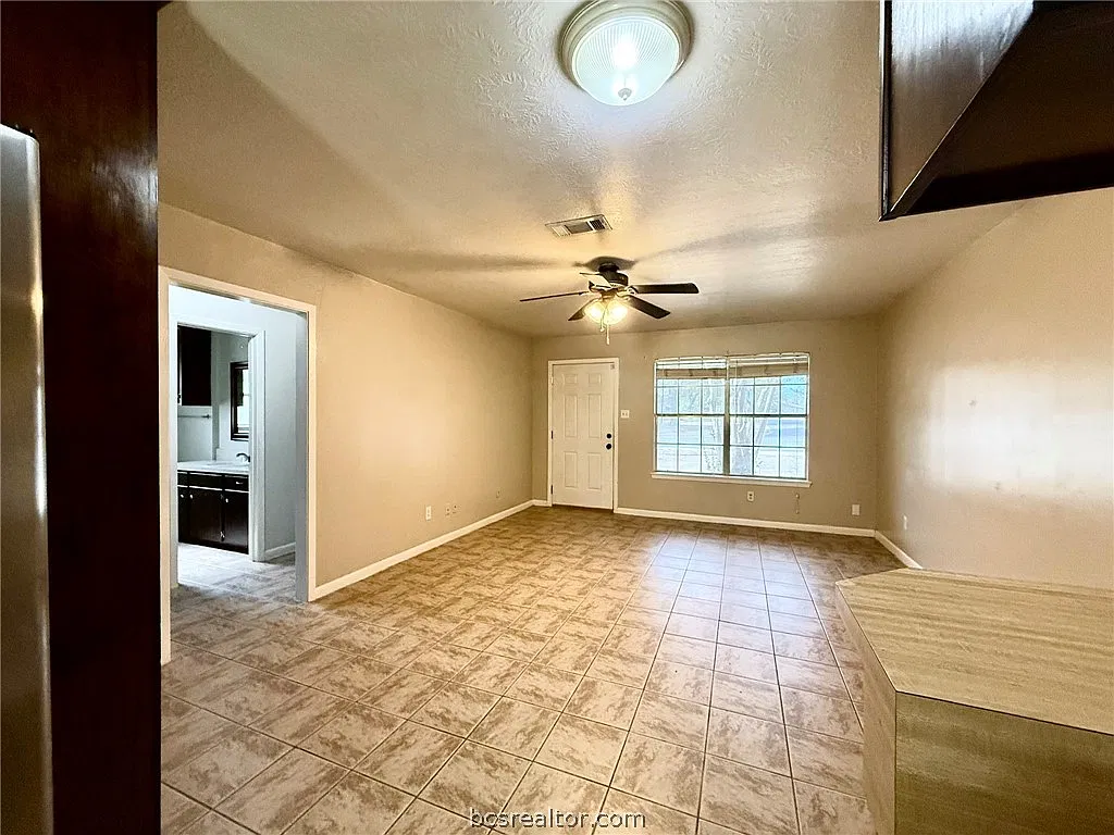 2 bed, 1.5 bath, 943 sqft, $1,100 — Photo 4