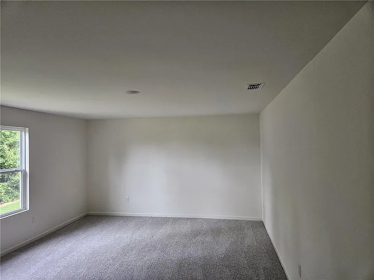 326 Silverton Dr — Photo 9