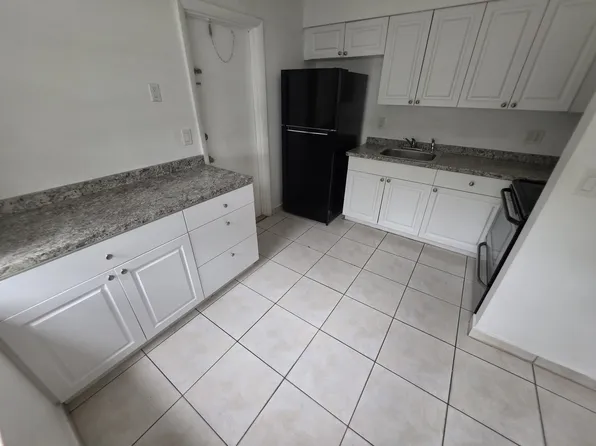 (undisclosed Address), Hallandale, FL 33009