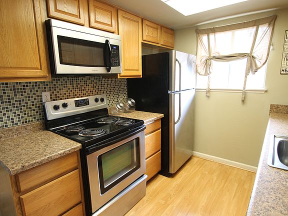 2nd image of 978 W Calle Del Sol APT 4
