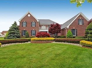 26 Linwood Dr, Monroe Township, NJ 08831