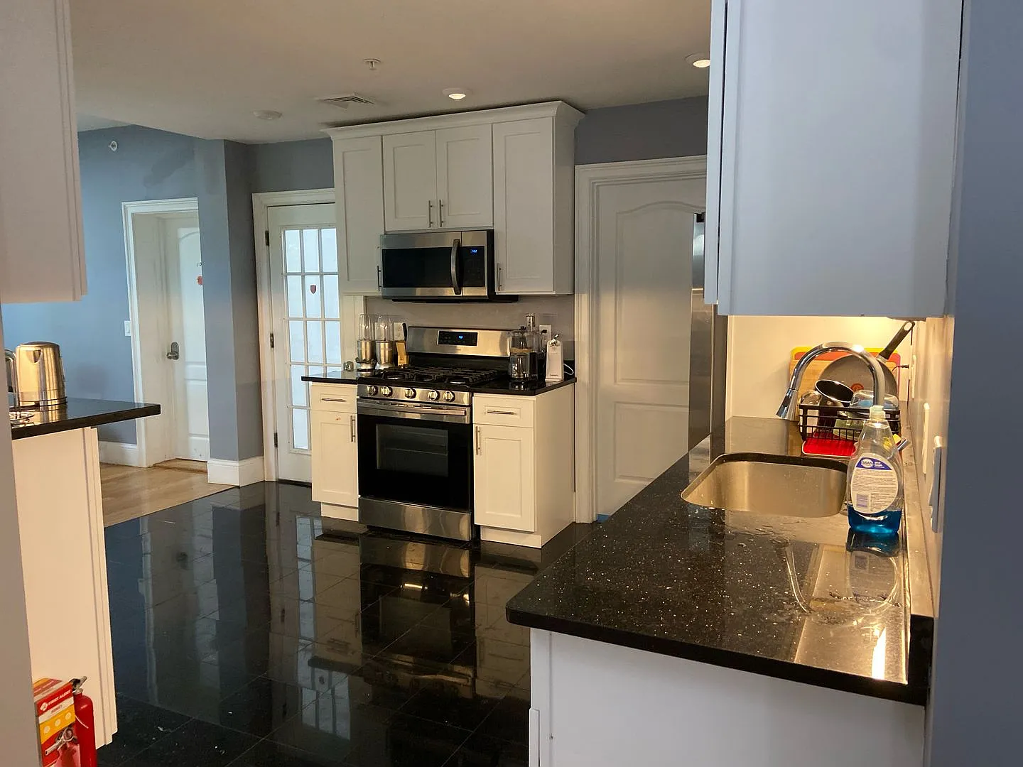 Brighton 7 Bed / 7 Bath Massive Unit Central A/C No Fee 8/15 — Photo 1