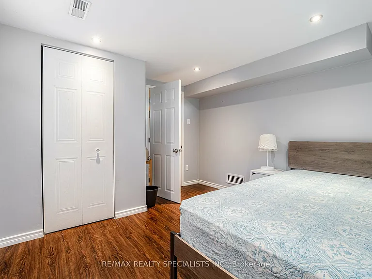 22 Balmoral Dr — Photo 32