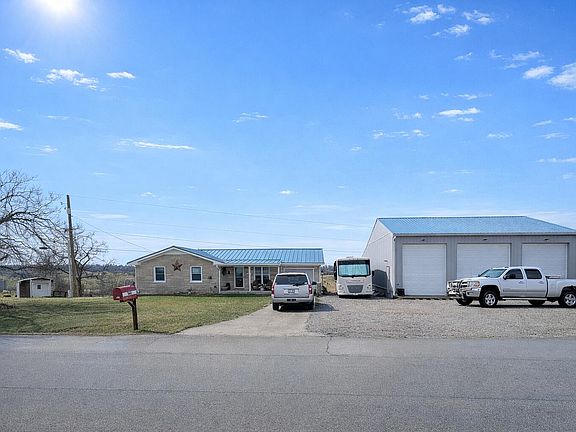 2nd image of 462 Concord Rd