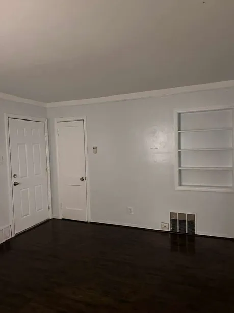 3 bed, 1200 sqft, $1,300 — Photo 2