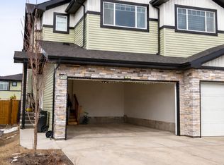 9140 Pear Dr SW, Edmonton, AB T6X2N8