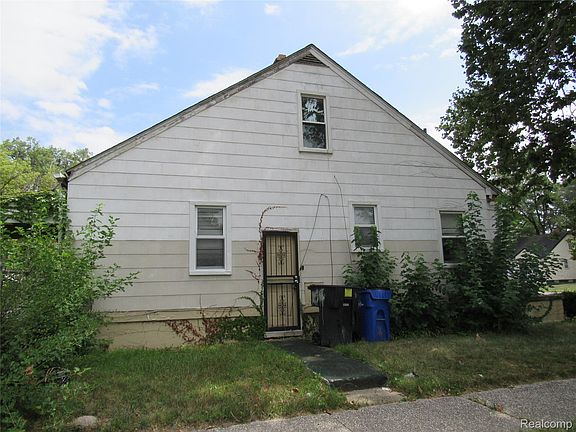 3rd image of 15858 Curtis St
