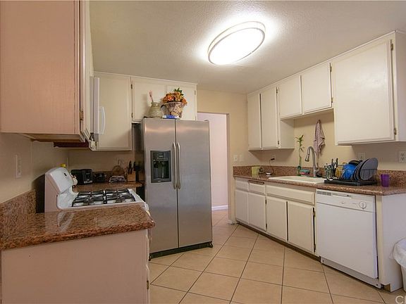 4th image of 10436 Shahaptian Ave
