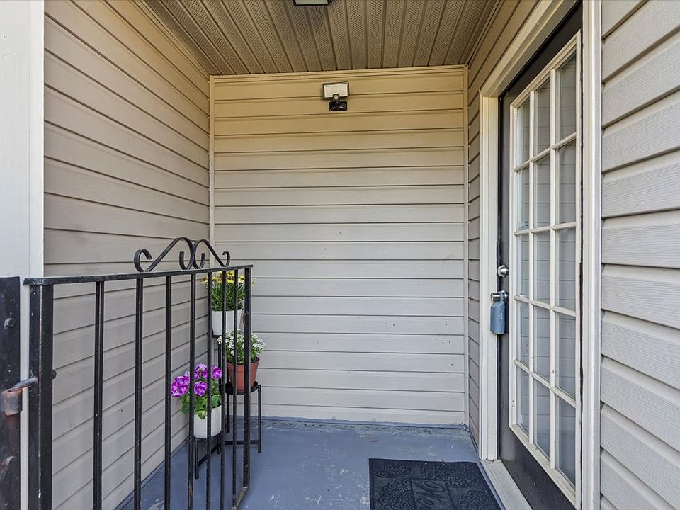 Private entrance and patio
