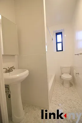 Rented by Link NY Realty | media 9