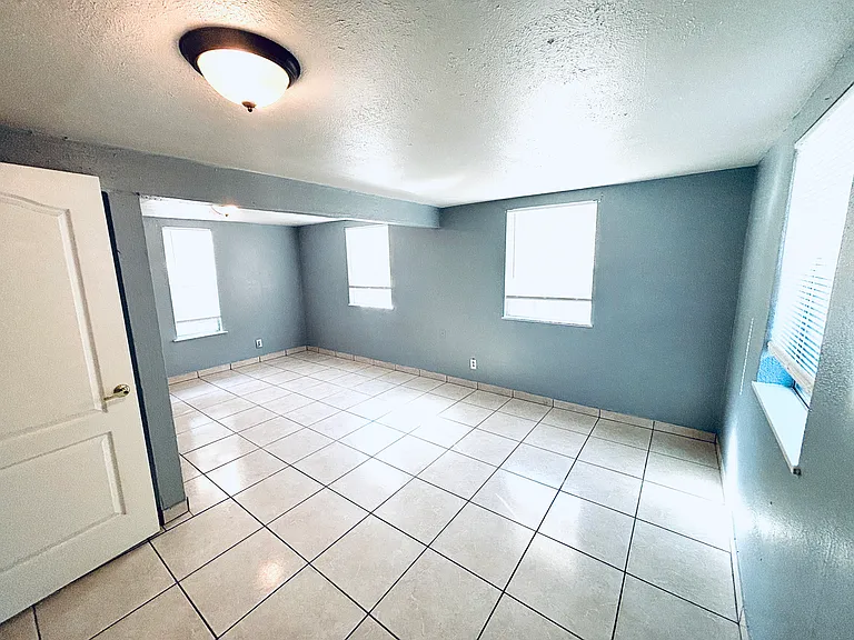 1203 Harrington Ave #C — Photo 16