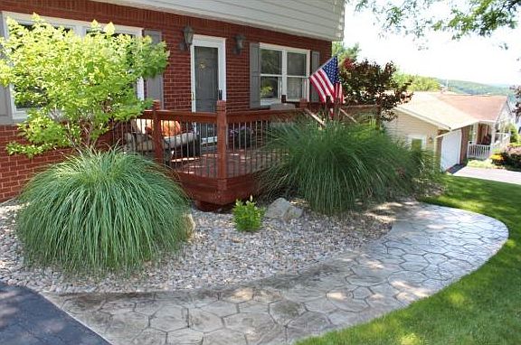 3rd image of 572 Leon Dr