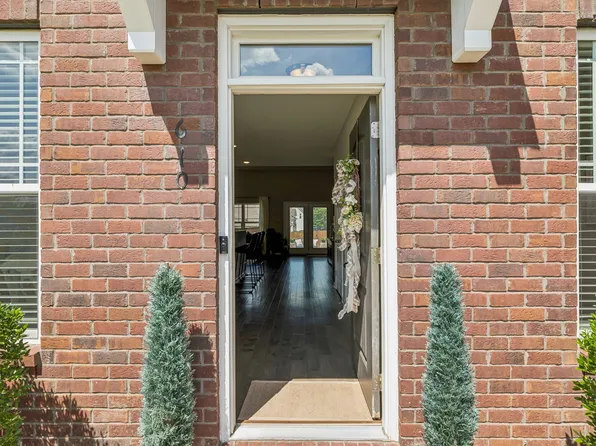 610 Whirlaway Dr, Burns, TN 37029