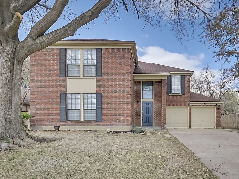 1521 Stratford Dr — Photo 1