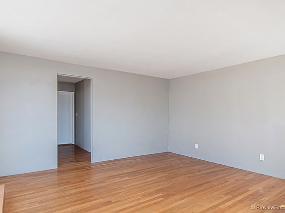 2nd image of 2206 Albatross St