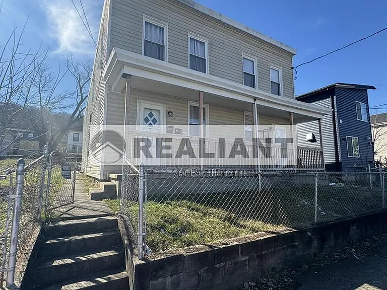 2227 Howell St #1 — Photo 1