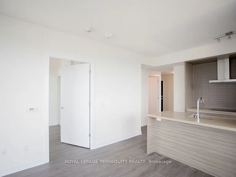 2221 Yonge St #4609 — Photo 9