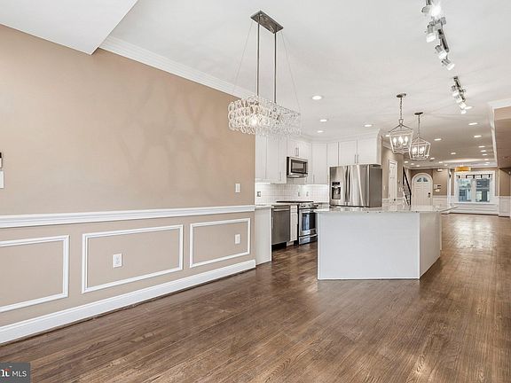 4th image of 827 4th St NE