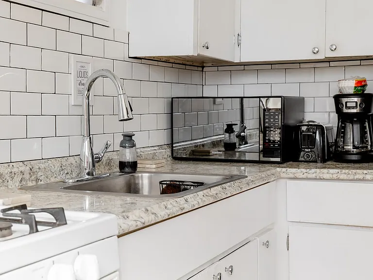 Enjoy your home cooked meals in our fully stocked kitchen!