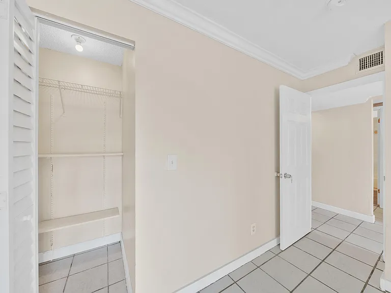 221 NW 43rd Pl — Photo 17
