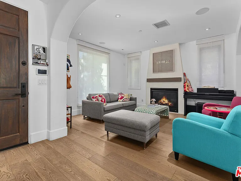 635 Seward St — Photo 3