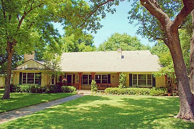 1st image of 943 Leatrice Dr