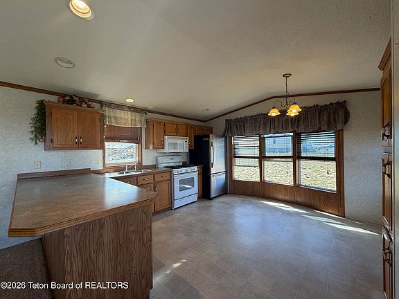 5th image of 14 Oriole Ln