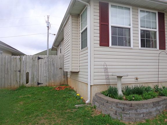 3rd image of 414 W White Ash Rd