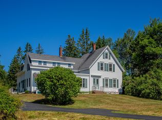 32 Lighthouse Rd, Owls Head, ME 04854