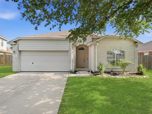 1707 N Highlands Xing, Highlands, TX 77562