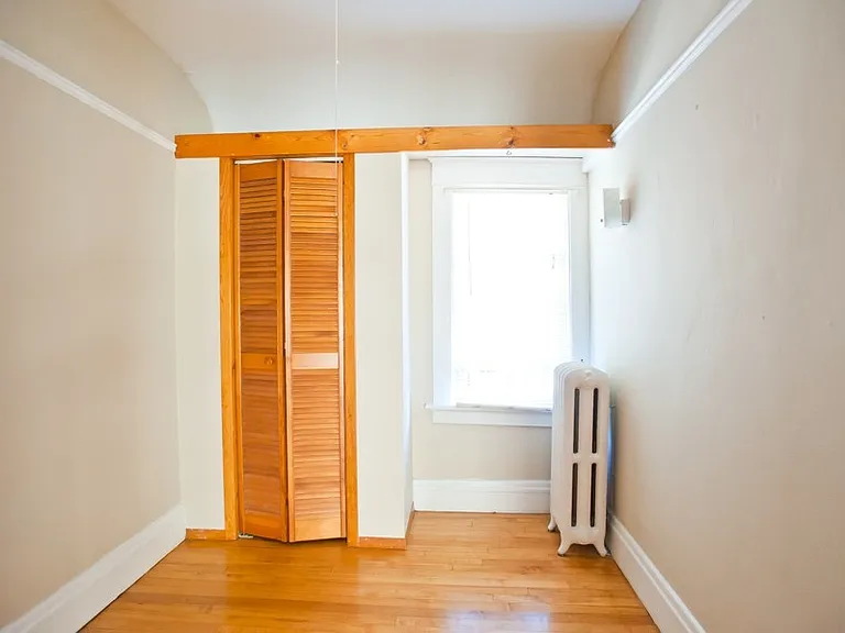 Freshly Renovated 2BR Apartments Near UWM Heat Included — Photo 19