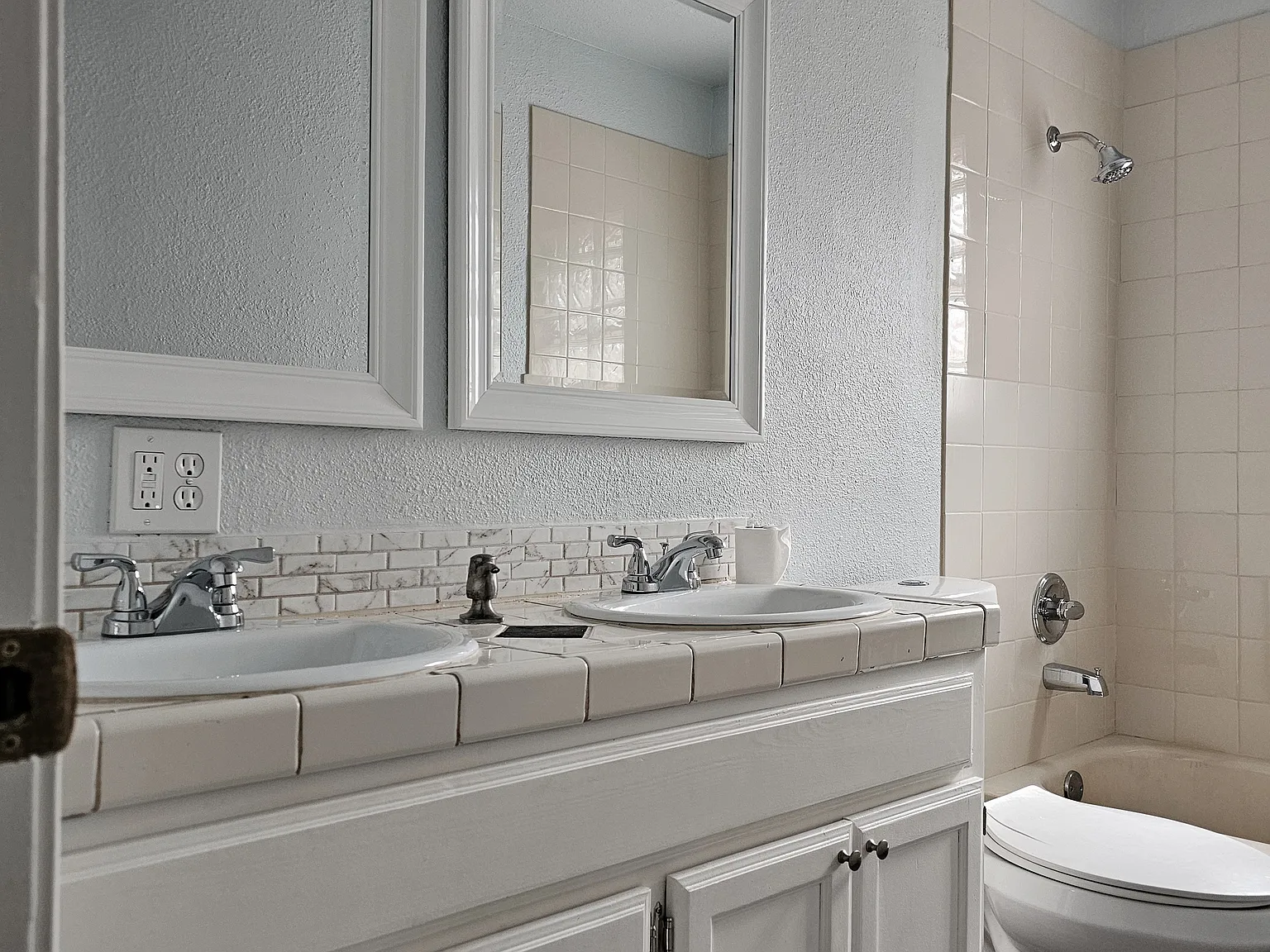 3 bed, 1.5 bath, 911 sqft, $1,150 — Photo 4