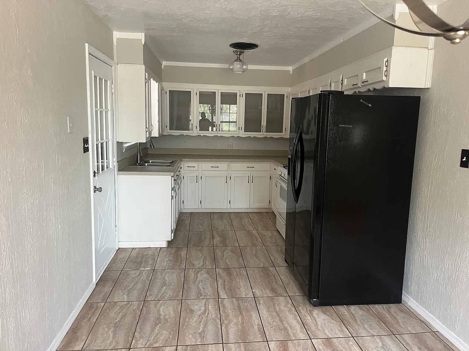 4 bed, 1200 sqft, $1,400 — Photo 3