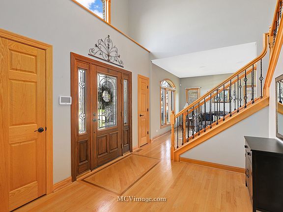 5th image of 7325 W 194th St