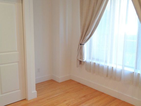 4th image of 212 W 20th St #2F1