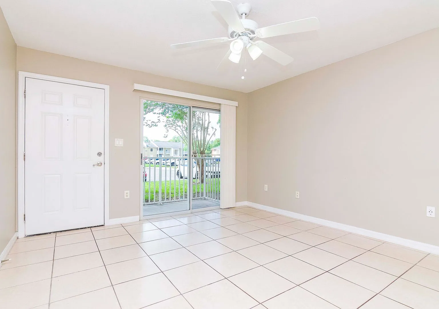 Ground Floor 1 Bedroom 1 Bath for Rent in Brandon, FL — Photo 3