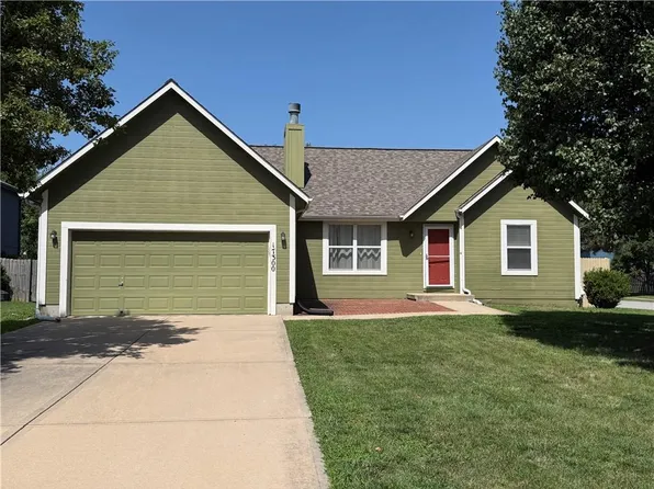 17300 Jennifer St, Gardner, KS 66030