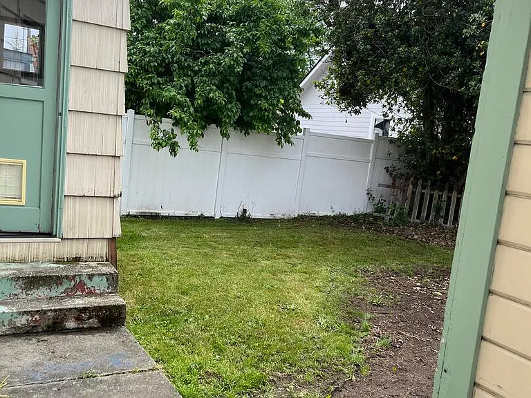 350 4th St SE — Photo 8