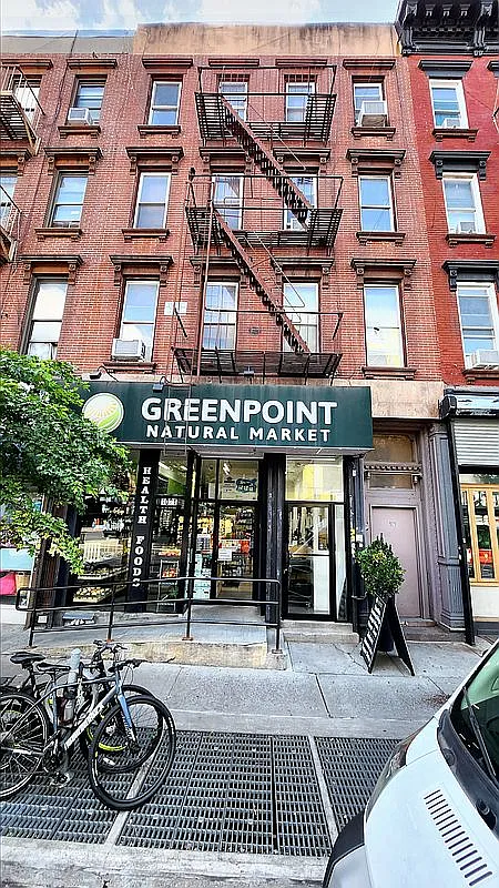 1021 Manhattan Ave photo 1
