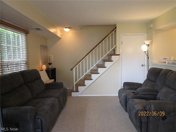 3rd image of 266 Canterbury Ln #B-20
