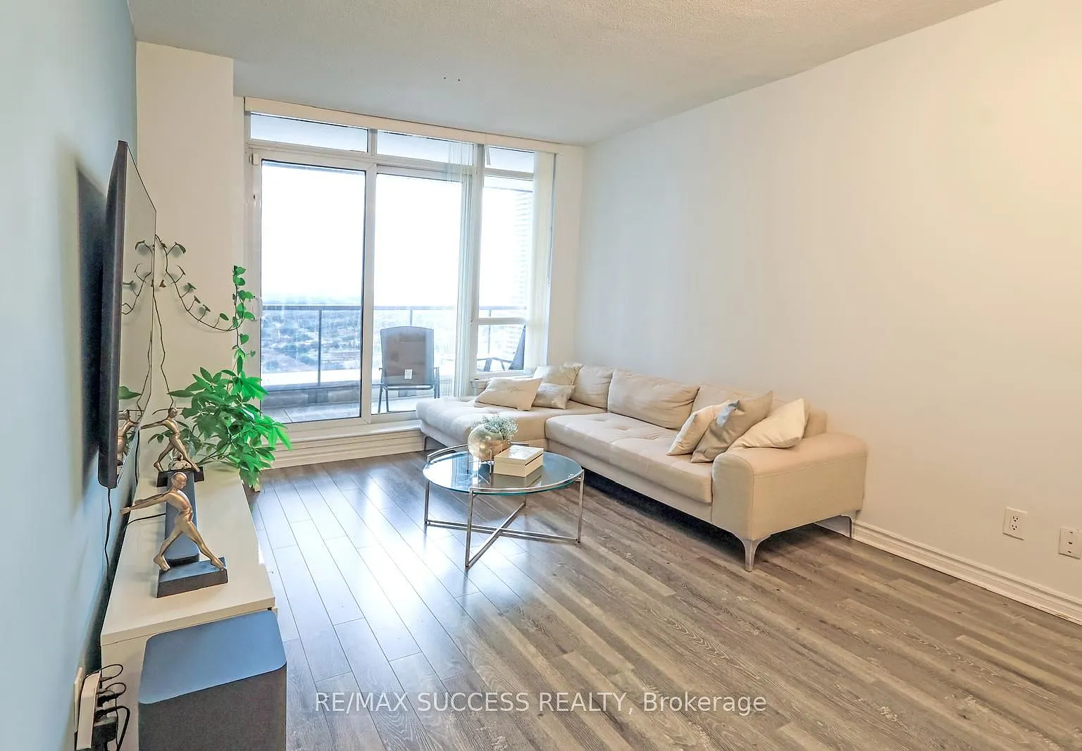 3 bed, $3,200 — Photo 1