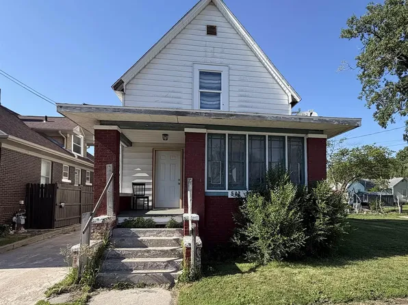 547 E South St, Galesburg, IL 61401
