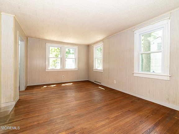 3rd image of 1010 4th Avenue