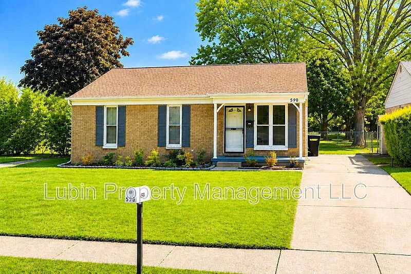 590 Blackhawk Rd